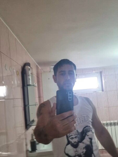Buna, caut o fata pentru relatie.
